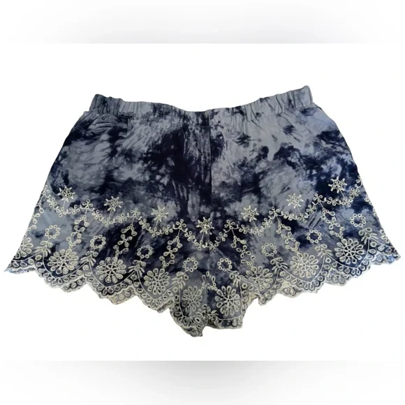 Kendall & Kylie Blue & White Tie Dye Boho Embroidered Shorts Medium - Picture 3 of 9